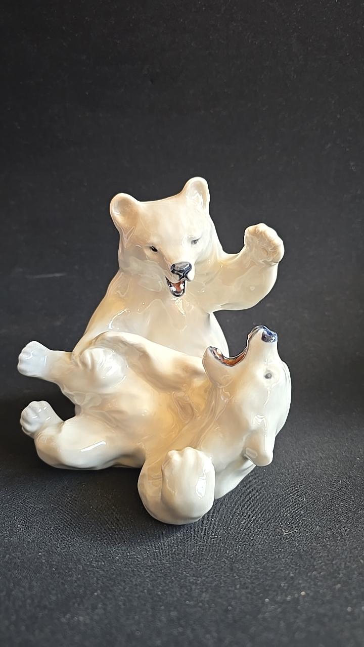KUNGLIGA KÖPENHAMN FIGUR AV TVÅ ISBJÖRNAR nr 1107