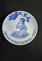 1925 Royal Copenhagen, Child Welfare Day Plate