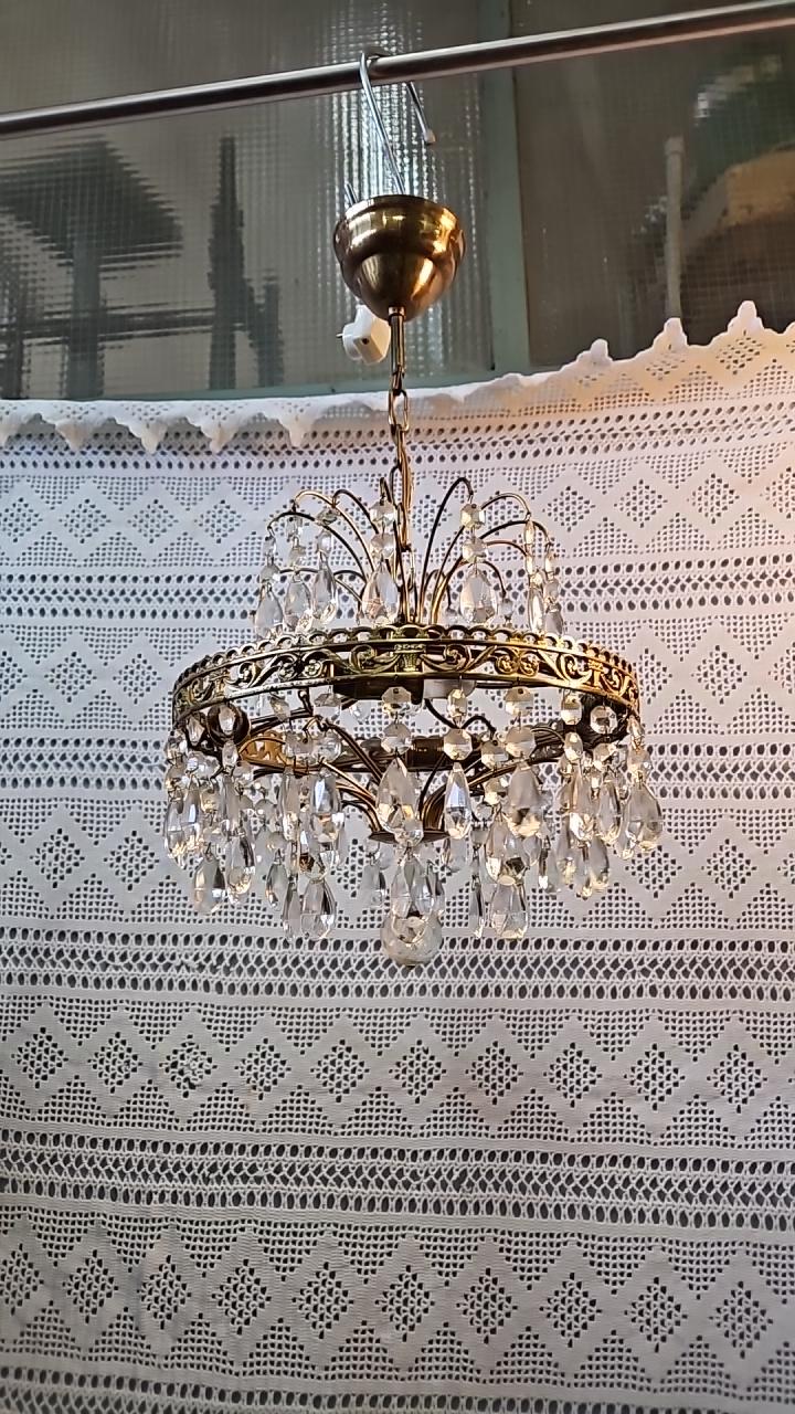 Kristallkrona med Guldtonad Metall