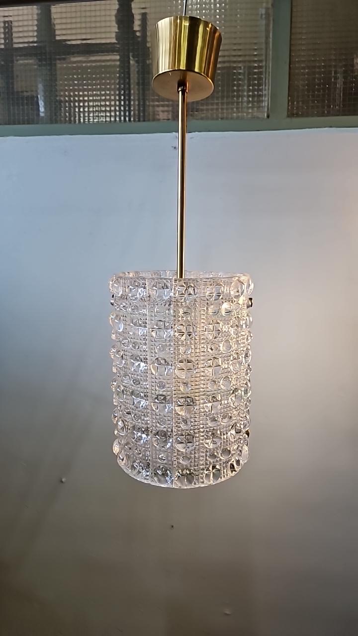 CARL FAGERLUND. Taklampa, glas och mässing, Orrefors, 1900-talets mitt.