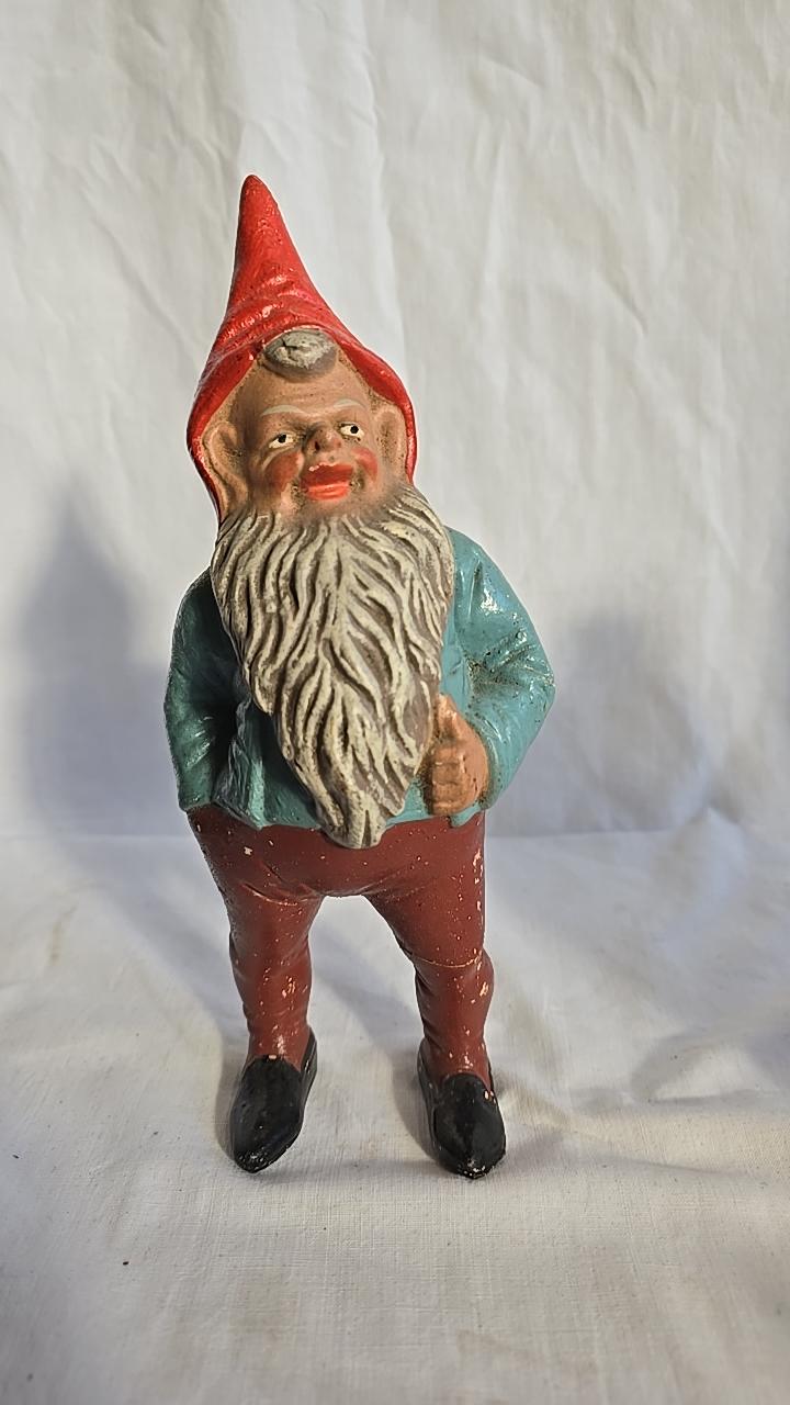 TOMTE, 1800-TAL. Kallmålad keramik. Troligen Tyskland.
