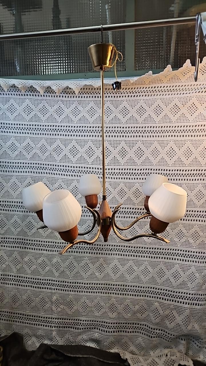 Taklampa i Mässing, Teak och Fem Glaskupor