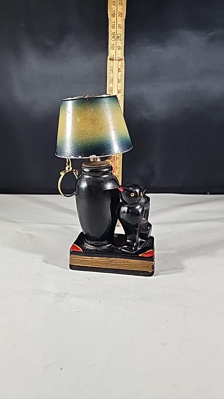 Vintage bordständare med Katt