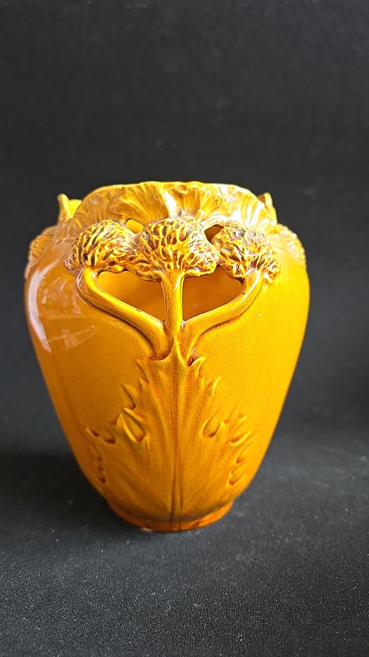 VAS, Rörstrand, jugend, flintgods med genombruten dekor av tistlar, urangul glasyr