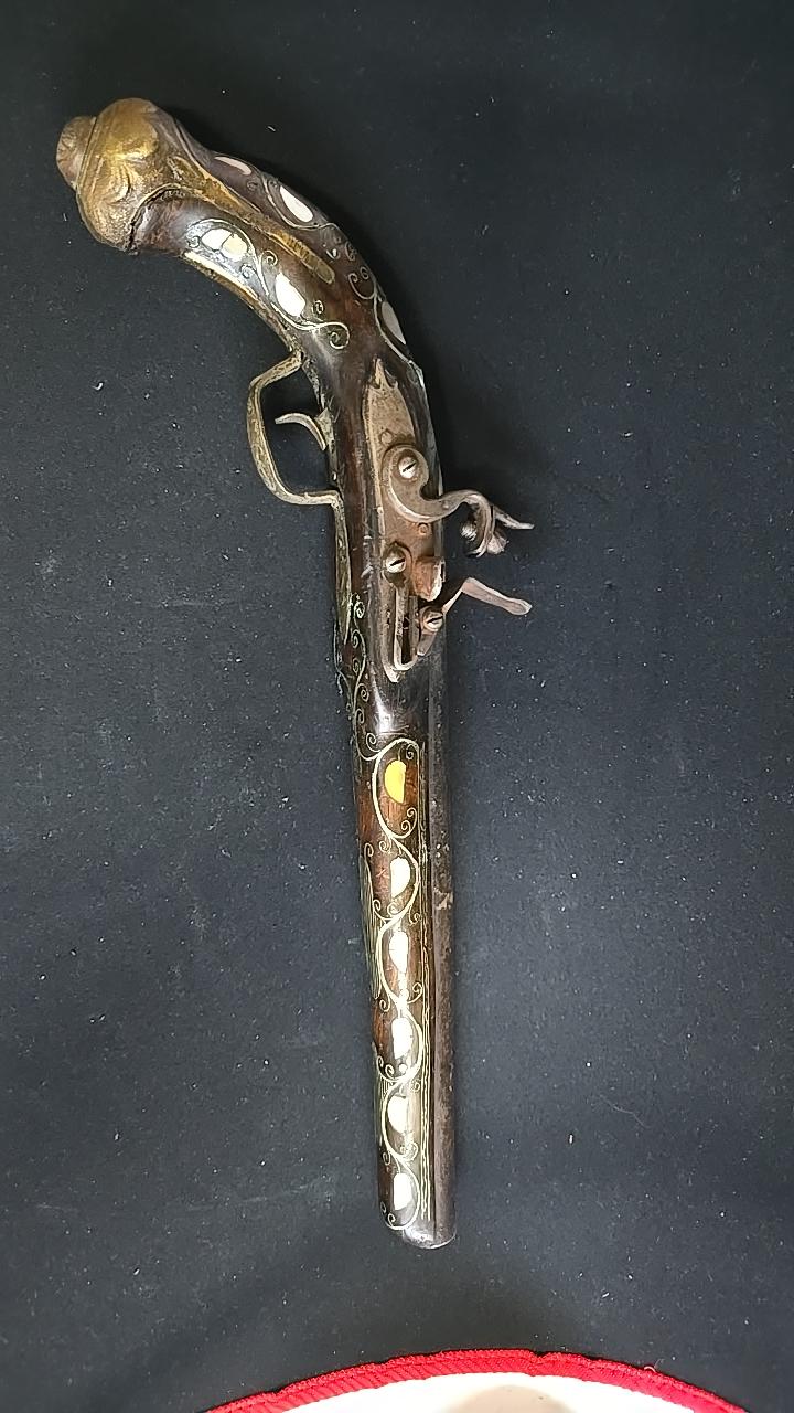 Prydnadspistol längd ca 42cm