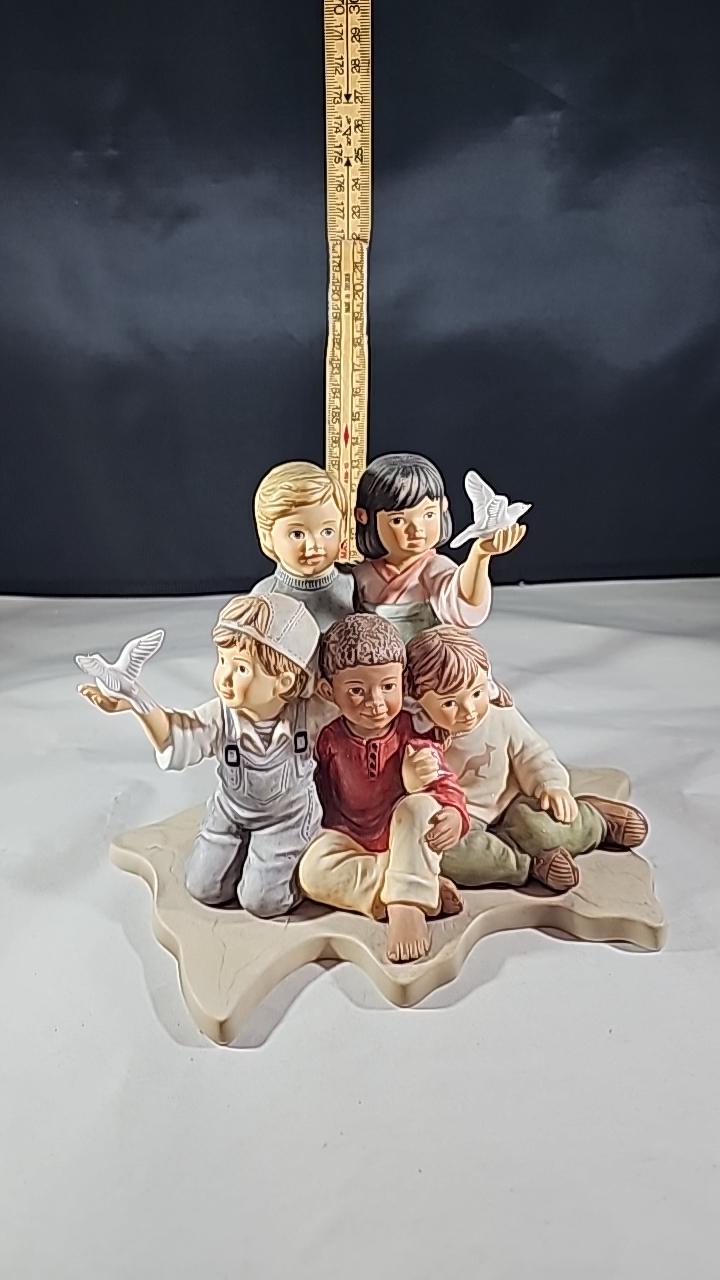 FIGURIN, Goebel, 'Hands across the World'