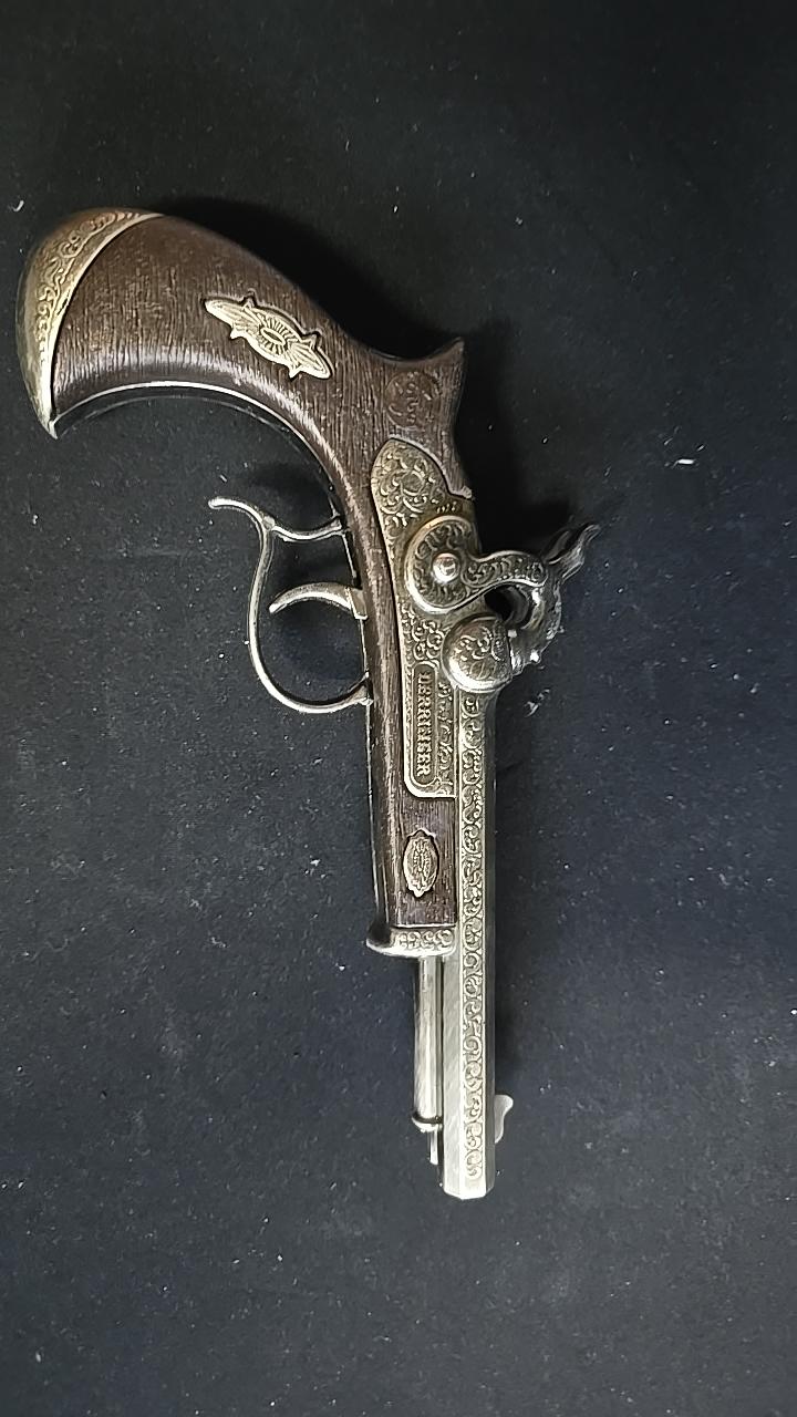 Prydnadspistol längd 22cm