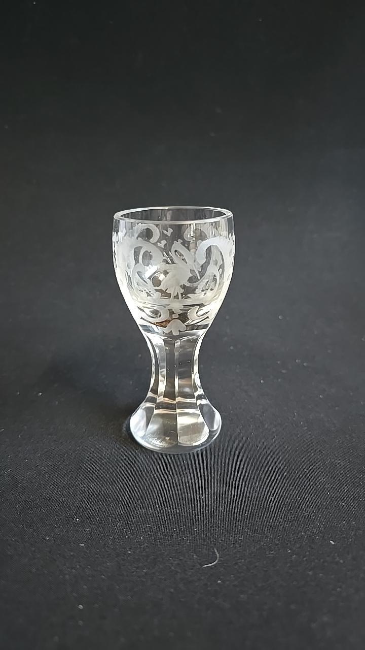 Slipade Snapsglas i kristall höjd ca 9.5cm