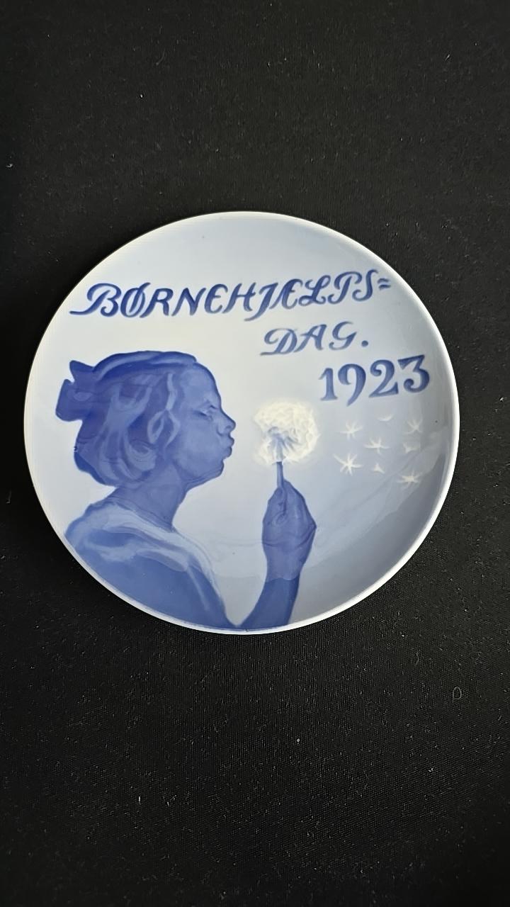 1923 Royal Copenhagen, Barnhjälpsdagens tallrik