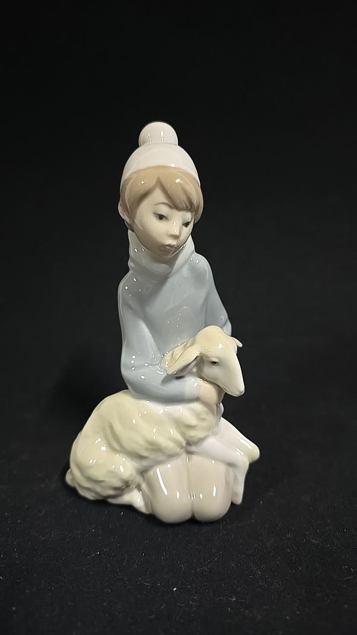 PORSLINSFIGURIN 'Pojke med lamm', LLADRO, Spanien