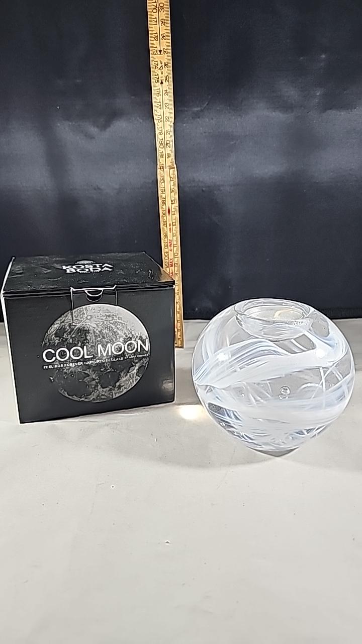 Kosta Boda~ Anna Ehrner~ Tung värmeljushållare~ Virvelljusstake~ Cool Moon