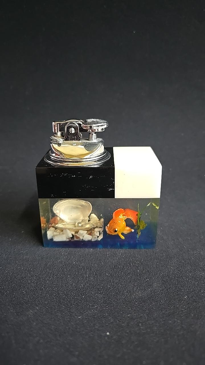 ÄLDRE BORDSTÄNDARE "akvarium" - 1970-TAL I PLAST OCH METALL