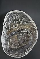 VICKE LINDSTRAND Cuenco de vidrio transparente con diseño de Petroglifos en relieve