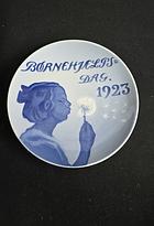 1923 Royal Copenhagen, Children's Aid Day plate